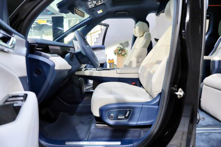 Used Zeekr 009 2024 7-Seater Walk-Through Version Four-Wheel Drive 108 kWh Interior 5