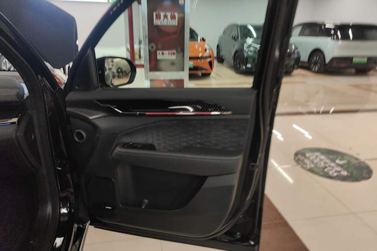 Used Zeekr 009 2024 7-Seater Aisle Version 108 kWh Interior 5
