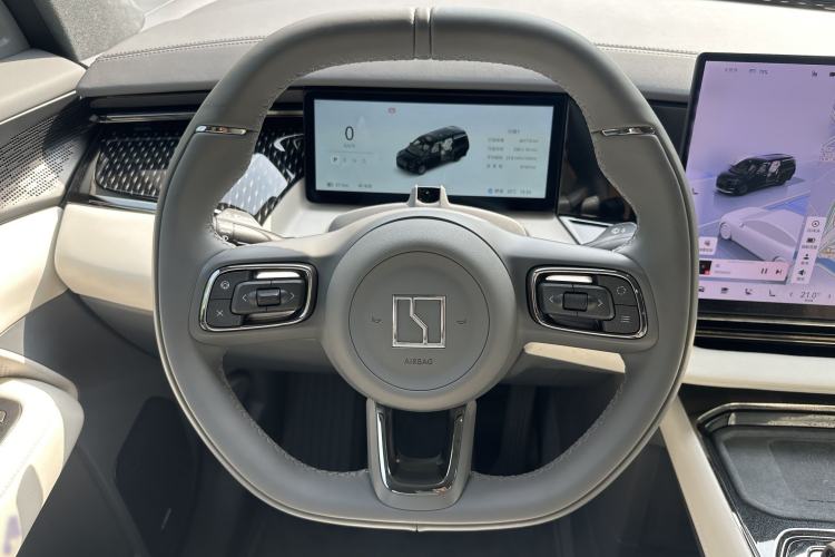 Used Zeekr 009 2024 7-Seater Walk-Through Version Four-Wheel Drive 108 kWh Interior 5