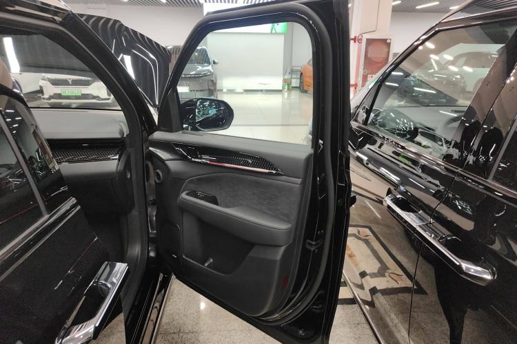 Used Zeekr 009 2024 7-Seater Aisle Version 108 kWh Interior 5