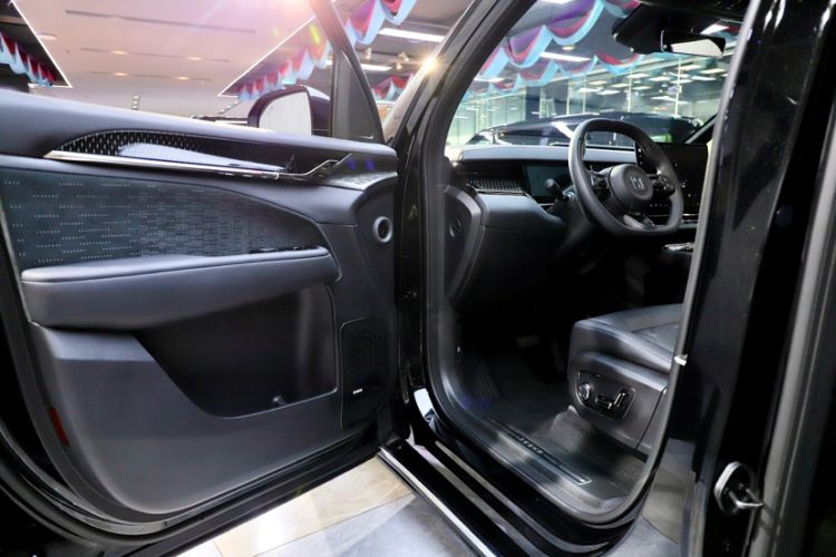 Used Zeekr 009 2024 7-Seater Walk-Through Version Four-Wheel Drive 108 kWh Interior 5