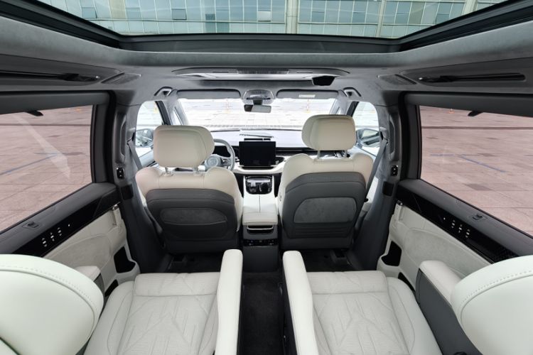 Used Zeekr 009 2024 7-Seater Walk-Through Version Four-Wheel Drive 108 kWh Interior 5