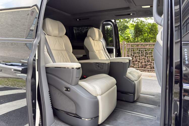 Used Zeekr 009 2024 7-Seater Walk-Through Version Four-Wheel Drive 108 kWh Interior 5