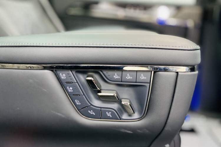 Used Zeekr 009 2024 7-Seater Walk-Through Version Four-Wheel Drive 108 kWh Interior 6