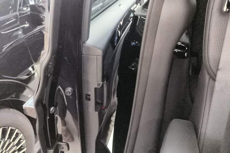 Used Zeekr 009 2024 7-Seater Aisle Version 108 kWh Interior 6