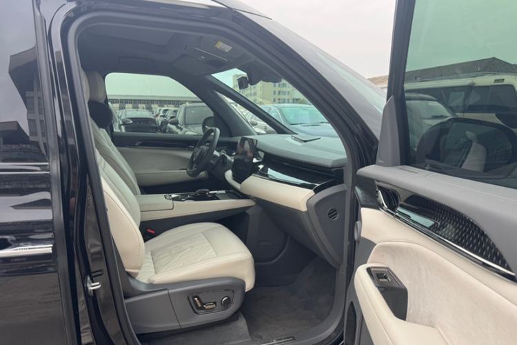 Used Zeekr 009 2024 7-Seater Aisle Version 108 kWh Interior 6
