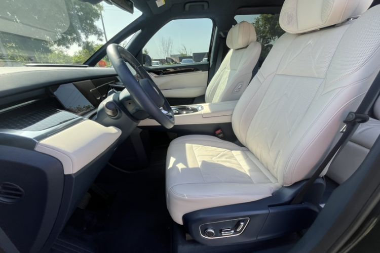 Used Zeekr 009 2024 7-Seater Aisle Version 108 kWh Interior 6