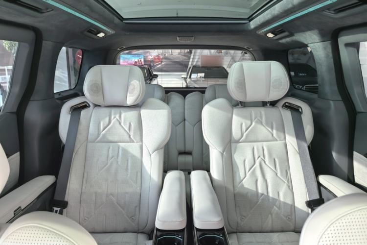 Used Zeekr 009 2024 Six-Seat Executive Version 4WD 108 kWh Interior 6