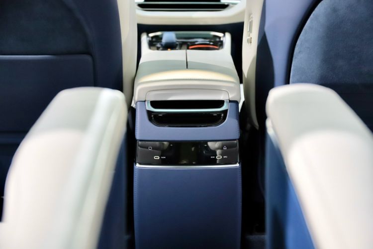 Used Zeekr 009 2024 7-Seater Walk-Through Version Four-Wheel Drive 108 kWh Interior 6