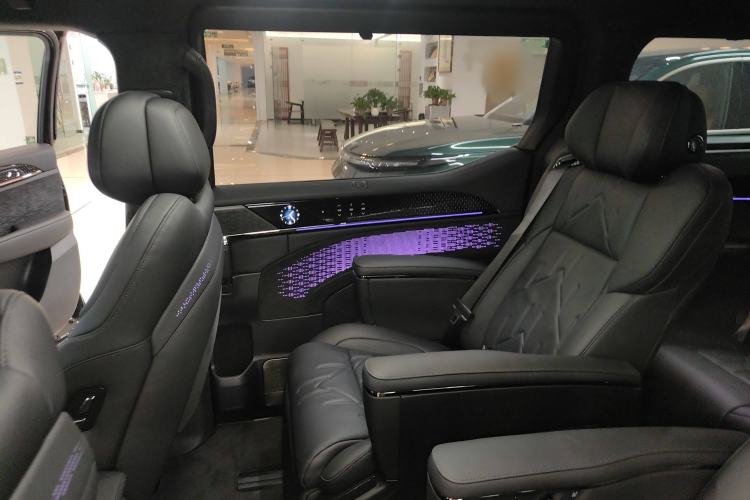 Used Zeekr 009 2024 7-Seater Aisle Version 108 kWh Interior 6