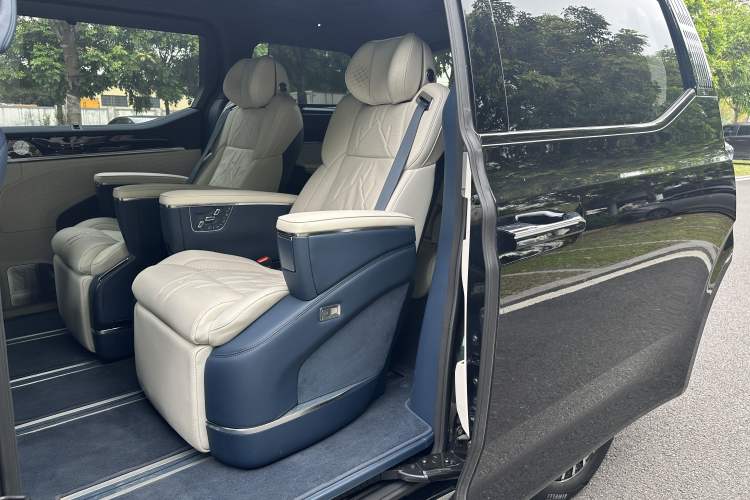 Used Zeekr 009 2024 7-Seater Walk-Through Version Four-Wheel Drive 108 kWh Interior 6