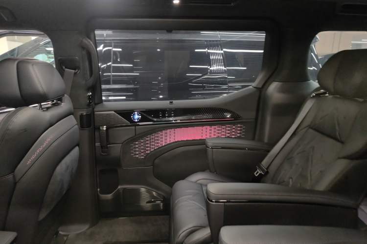 Used Zeekr 009 2024 7-Seater Aisle Version 108 kWh Interior 6