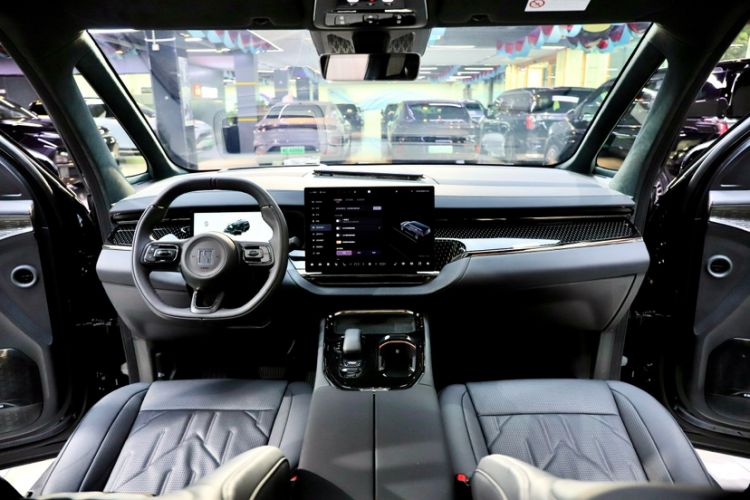 Used Zeekr 009 2024 7-Seater Walk-Through Version Four-Wheel Drive 108 kWh Interior 6