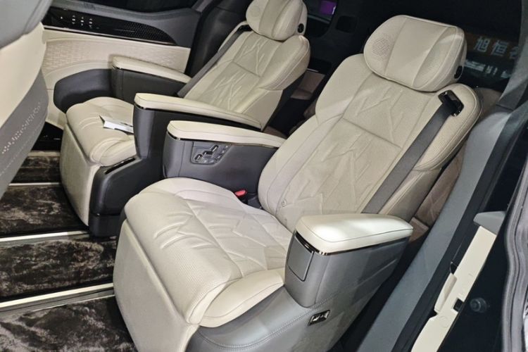 Used Zeekr 009 2024 7-Seater Aisle Version 108 kWh Interior 6