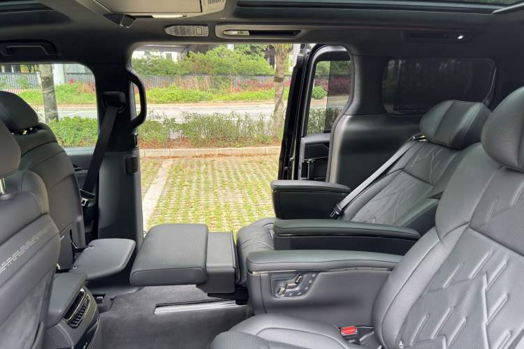 Used Zeekr 009 2024 7-Seater Walk-Through Version Four-Wheel Drive 108 kWh Interior 7
