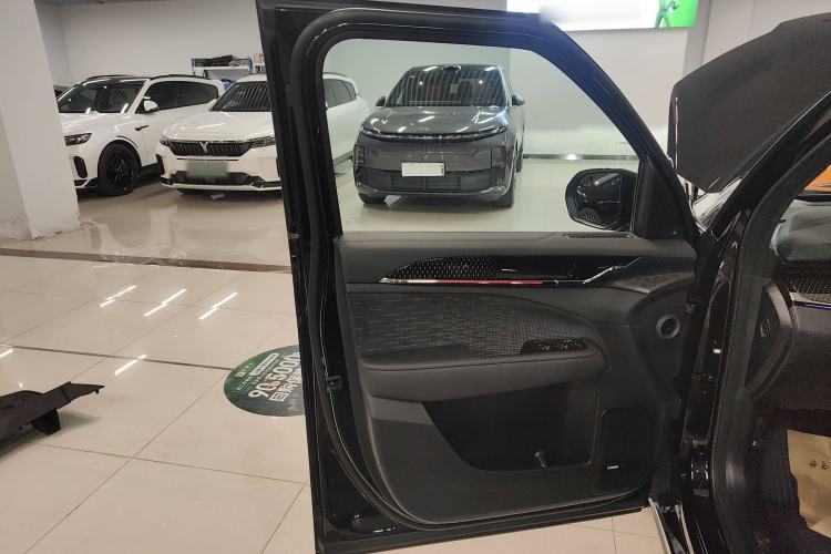 Used Zeekr 009 2024 7-Seater Aisle Version 108 kWh Interior 7