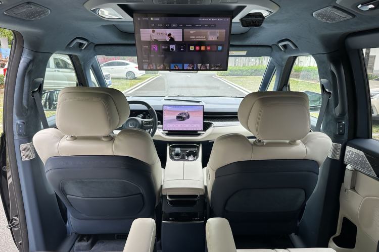 Used Zeekr 009 2024 7-Seater Walk-Through Version Four-Wheel Drive 108 kWh Interior 7