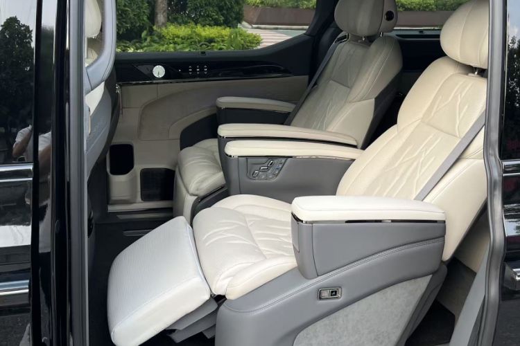 Used Zeekr 009 2024 7-Seater Walk-Through Version Four-Wheel Drive 108 kWh Interior 7
