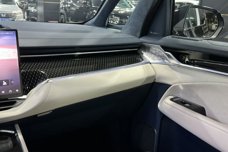 Used Zeekr 009 2024 7-Seater Aisle Version 108 kWh Interior 8