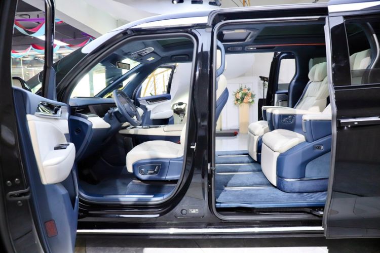 Used Zeekr 009 2024 7-Seater Walk-Through Version Four-Wheel Drive 108 kWh Interior 8