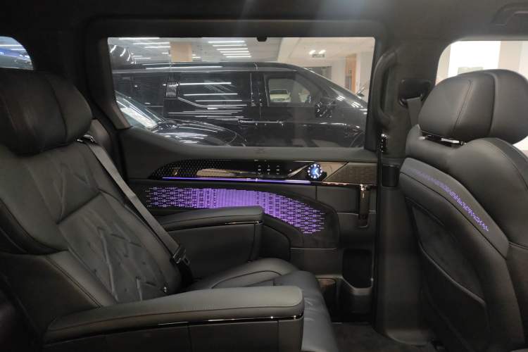 Used Zeekr 009 2024 7-Seater Aisle Version 108 kWh Interior 8