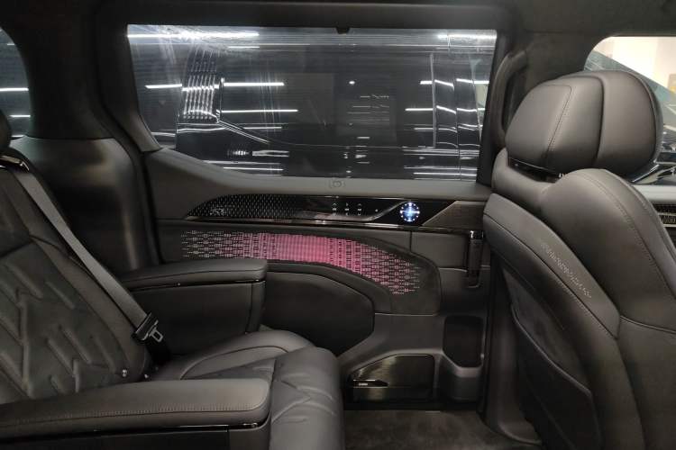 Used Zeekr 009 2024 7-Seater Aisle Version 108 kWh Interior 8