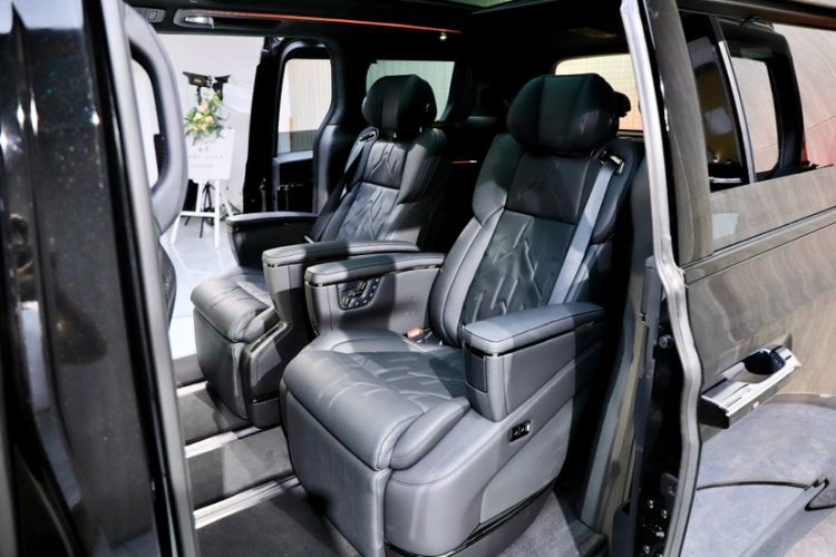 Used Zeekr 009 2024 7-Seater Walk-Through Version Four-Wheel Drive 108 kWh Interior 8
