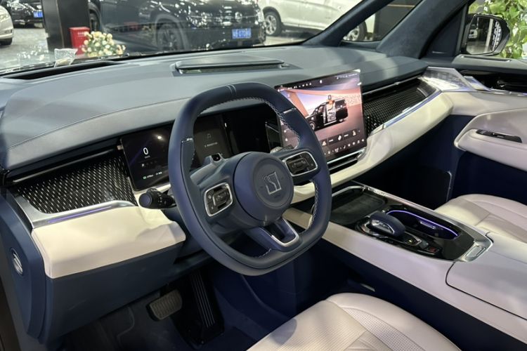 Used Zeekr 009 2024 7-Seater Aisle Version 108 kWh Interior 9
