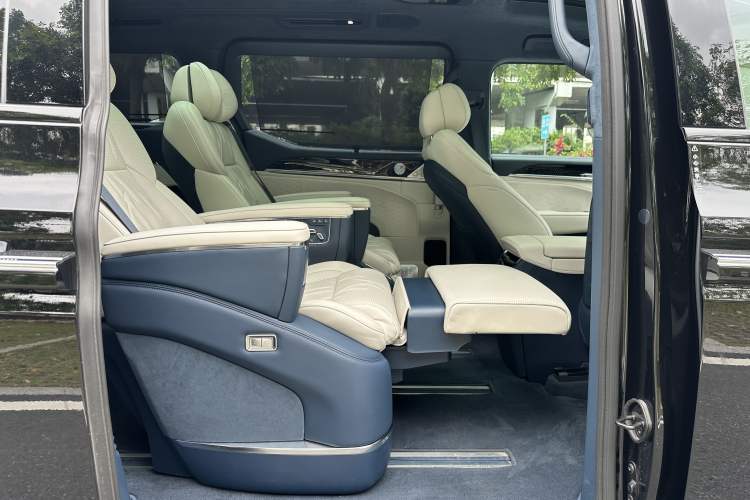 Used Zeekr 009 2024 7-Seater Walk-Through Version Four-Wheel Drive 108 kWh Interior 9