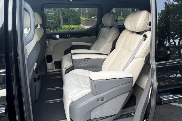 Used Zeekr 009 2024 7-Seater Walk-Through Version Four-Wheel Drive 108 kWh Interior 9