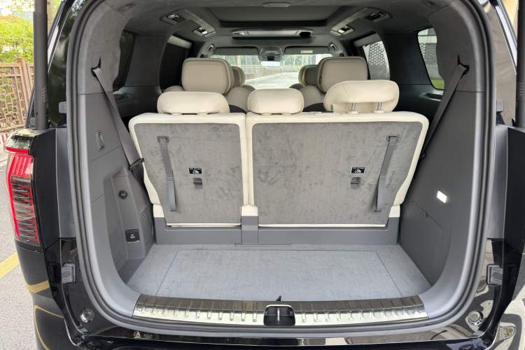 Used Zeekr 009 2024 7-Seater Walk-Through Version Four-Wheel Drive 108 kWh Interior 9