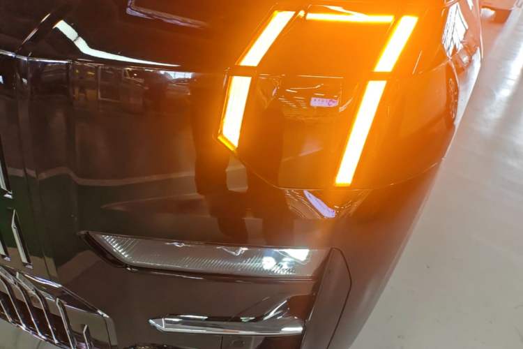 Used Zeekr 009 2024 7-Seater Walk-Through Version Four-Wheel Drive 108 kWh Left Front Headlight