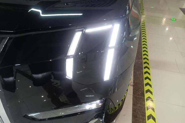 Used Zeekr 009 2024 7-Seater Walk-Through Version Four-Wheel Drive 108 kWh Left Front Headlight