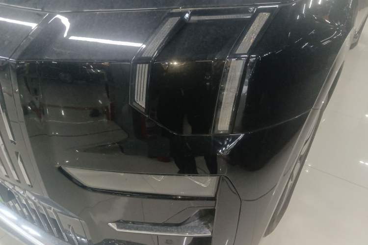 Used Zeekr 009 2024 7-Seater Walk-Through Version Four-Wheel Drive 108 kWh Left Front Headlight