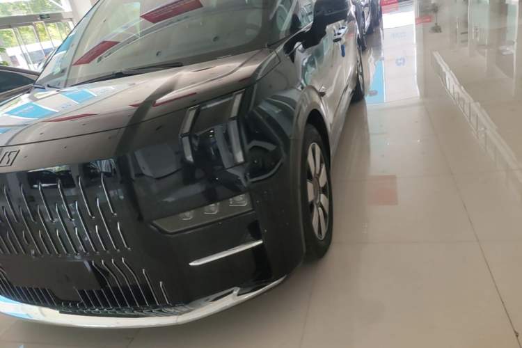 Used Zeekr 009 2024 7-Seater Walk-Through Version Four-Wheel Drive 108 kWh Left Front Headlight