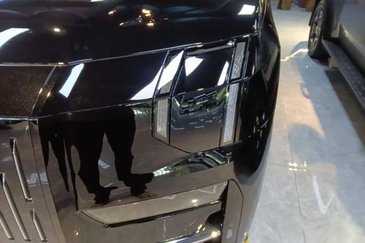 Used Zeekr 009 2024 7-Seater Walk-Through Version Four-Wheel Drive 108 kWh Left Front Headlight