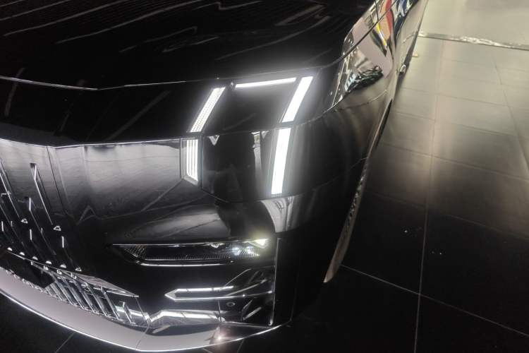 Used Zeekr 009 2024 7-Seater Walk-Through Version Four-Wheel Drive 108 kWh Left Front Headlight