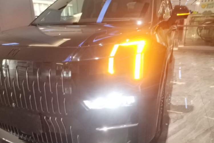 Used Zeekr 009 2024 7-Seater Walk-Through Version Four-Wheel Drive 108 kWh Left Front Headlight