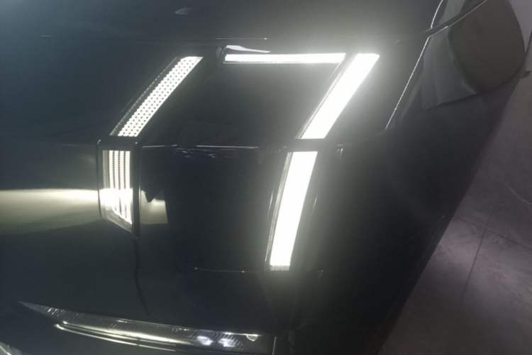 Used Zeekr 009 2024 Six-Seat Executive Version 4WD 108 kWh Left Front Headlight