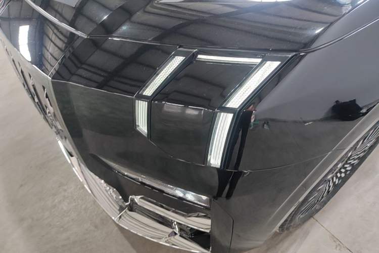 Used Zeekr 009 2024 7-Seater Walk-Through Version Four-Wheel Drive 108 kWh Left Front Headlight