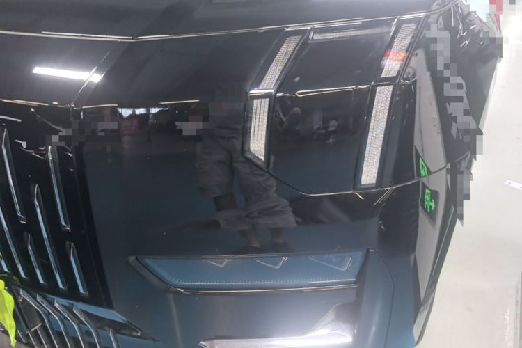 Used Zeekr 009 2024 7-Seater Walk-Through Version Four-Wheel Drive 108 kWh Left Front Headlight