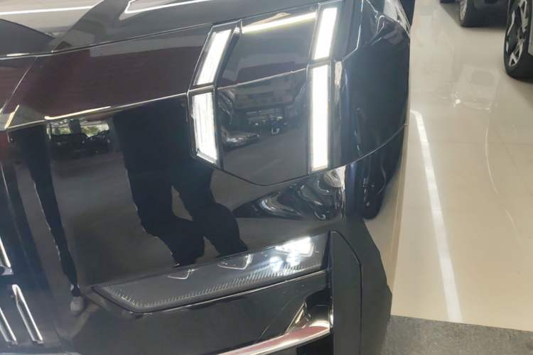 Used Zeekr 009 2024 7-Seater Walk-Through Version Four-Wheel Drive 108 kWh Left Front Headlight