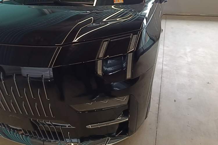 Used Zeekr 009 2024 7-Seater Walk-Through Version Four-Wheel Drive 108 kWh Left Front Headlight