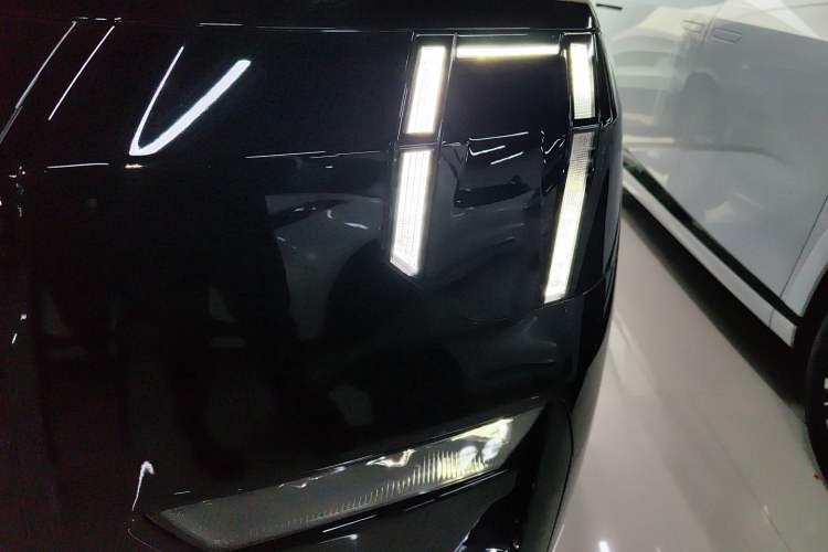 Used Zeekr 009 2024 Six-Seat Executive Version 4WD 108 kWh Left Front Headlight