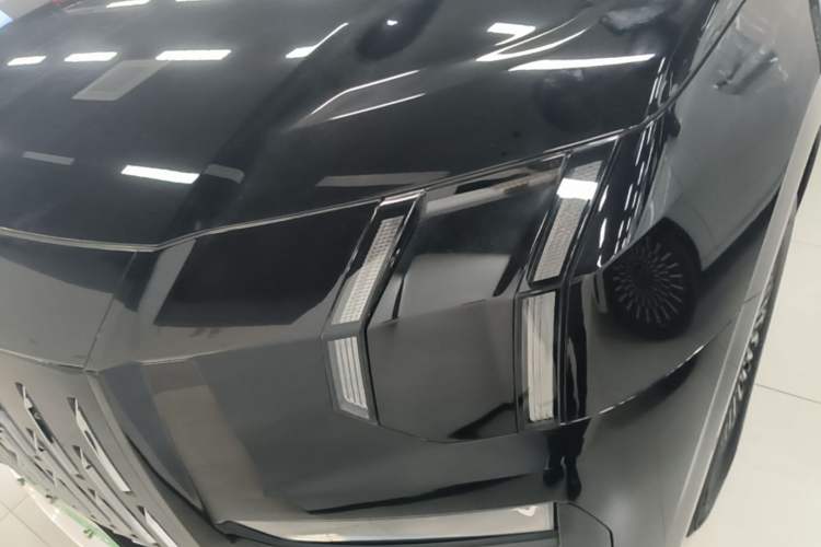 Used Zeekr 009 2024 7-Seater Walk-Through Version Four-Wheel Drive 108 kWh Left Front Headlight