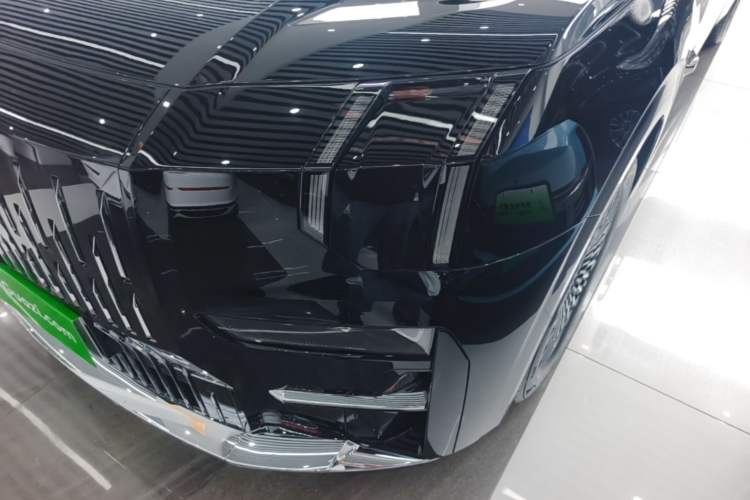Used Zeekr 009 2024 7-Seater Walk-Through Version Four-Wheel Drive 108 kWh Left Front Headlight