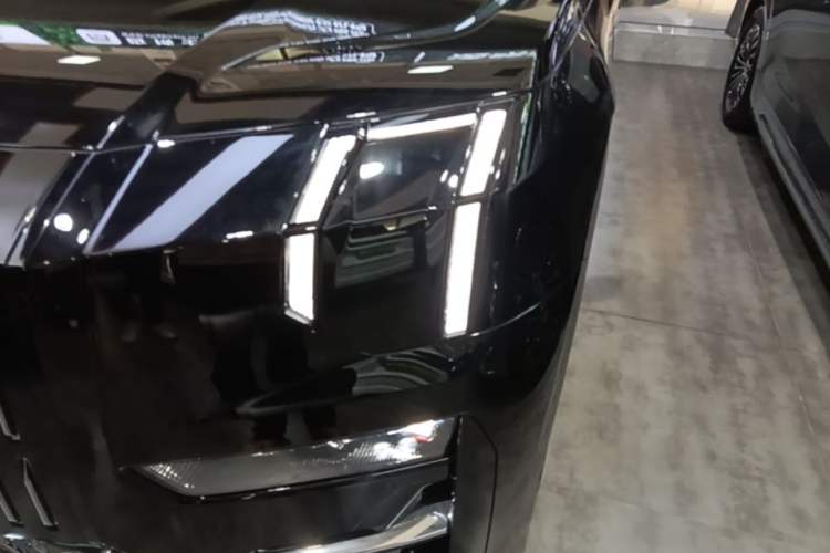 Used Zeekr 009 2024 7-Seater Walk-Through Version Four-Wheel Drive 108 kWh Left Front Headlight