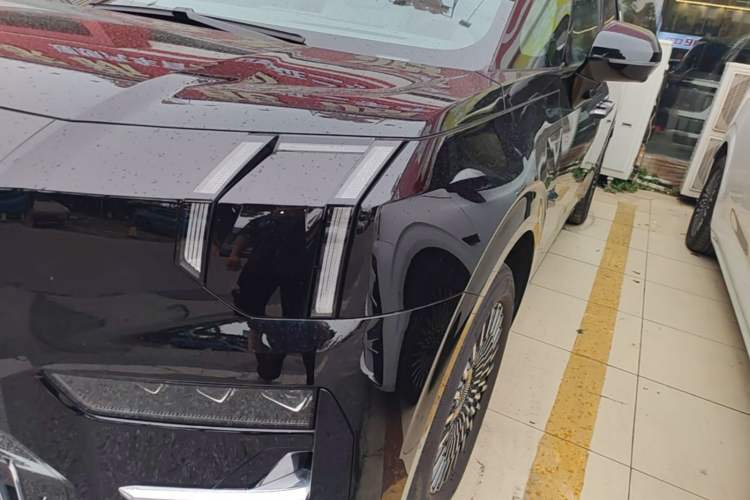 Used Zeekr 009 2024 7-Seater Walk-Through Version Four-Wheel Drive 108 kWh Left Front Headlight