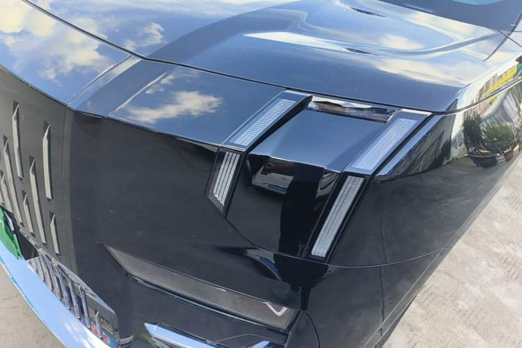 Used Zeekr 009 2024 7-Seater Walk-Through Version Four-Wheel Drive 108 kWh Left Front Headlight
