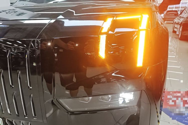 Used Zeekr 009 2024 7-Seater Walk-Through Version Four-Wheel Drive 108 kWh Left Front Headlight